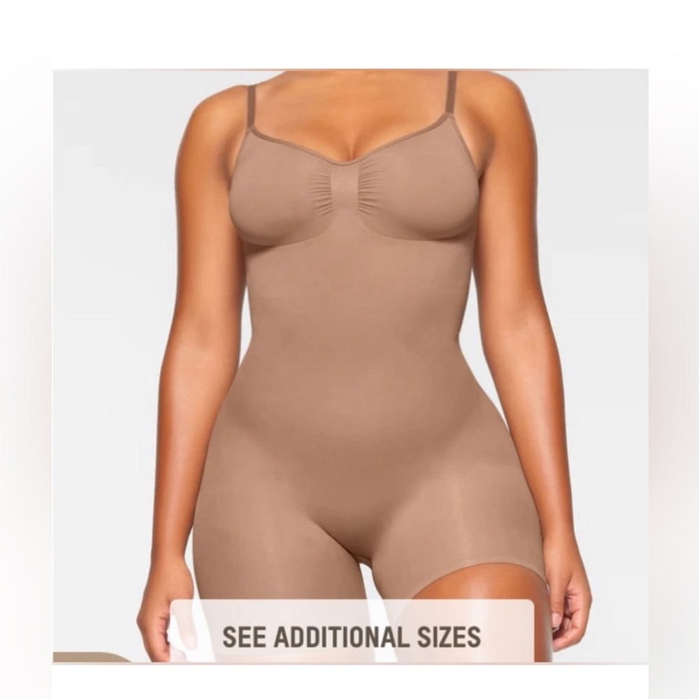 SKIMS sculpting body suit NWOT mid thigh - Picture 2 of 7